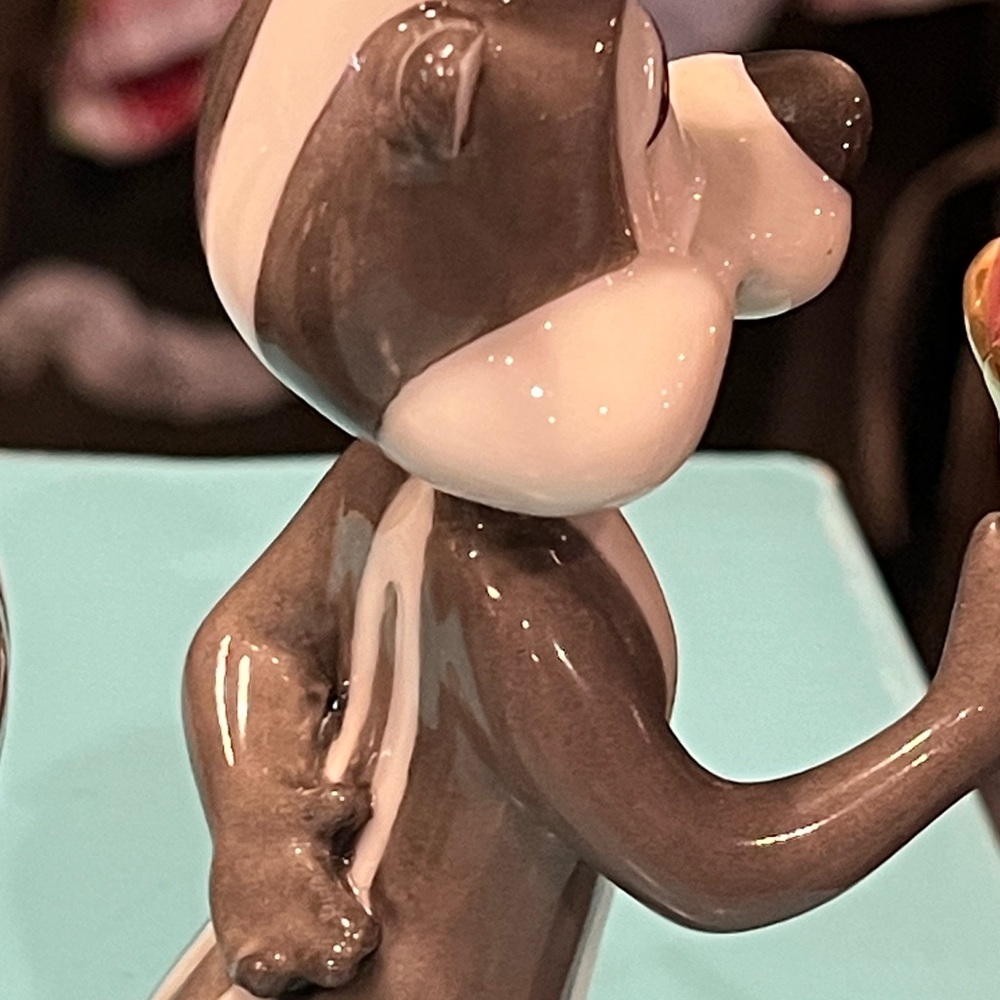 Lenox Vintage Pepe Le Pew Figurine (King of Romance) - Picture 11 of 17